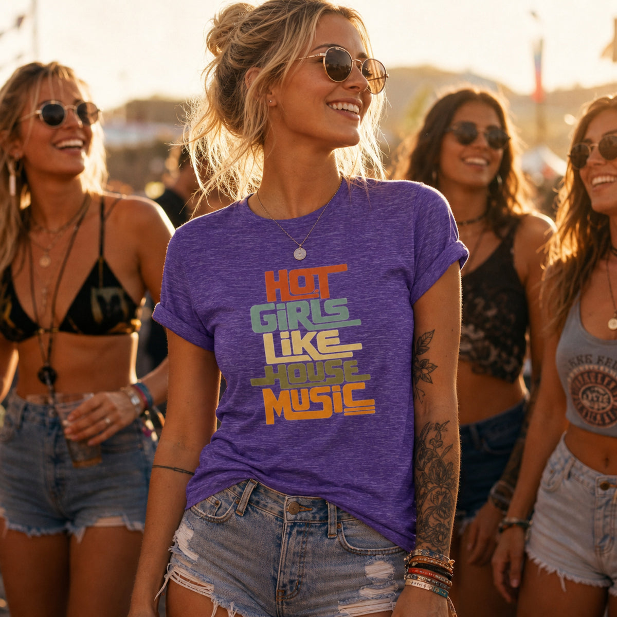 'Hot girls like house' - Girls Fitted Tee